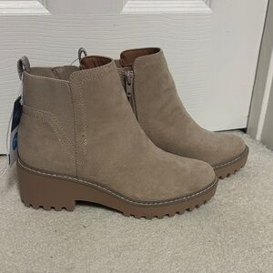 Universal Thread Taupe Ankle Booties